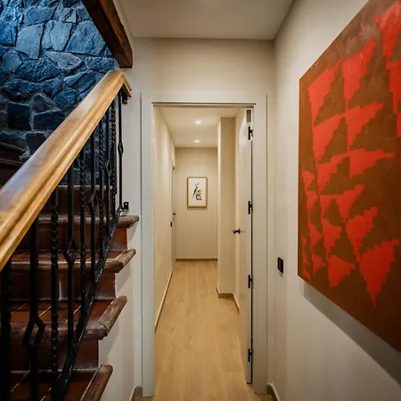 Newly Built 5 Bdrm Cozy In Sierra Nevada