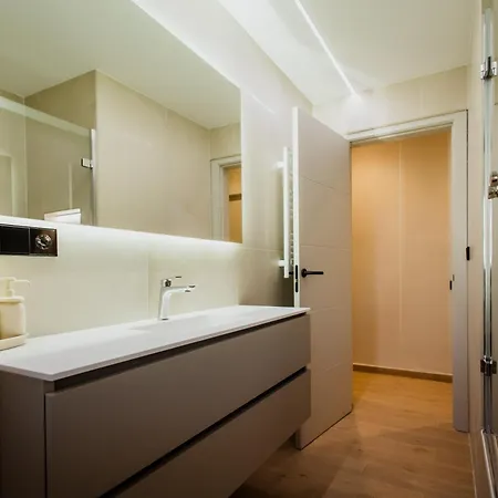 Newly Built 5 Bdrm Cozy In