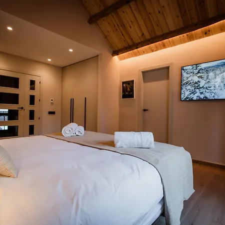 Newly Built 5 Bdrm Cozy In Appartement *