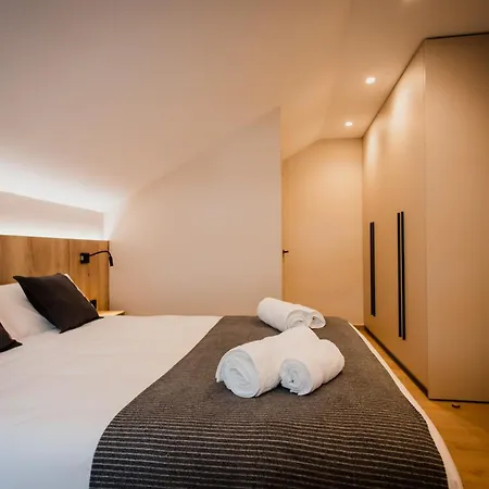 Newly Built 5 Bdrm Cozy In