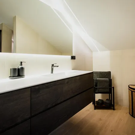 Newly Built 5 Bdrm Cozy In *