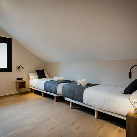 Newly Built 5 Bdrm Cozy In Appartement *