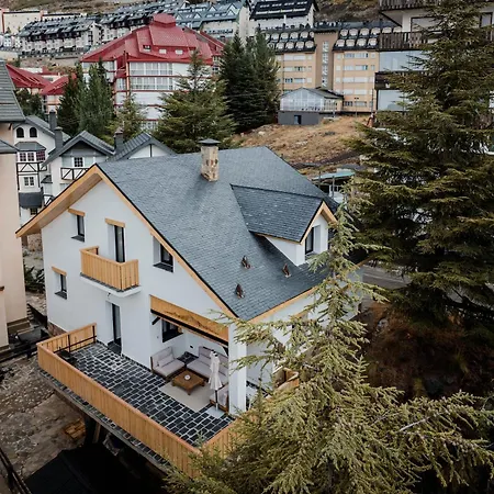 Newly Built 5 Bdrm Cozy In Sierra Nevada