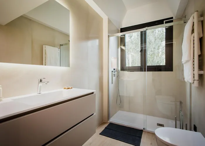 Newly Built 5 Bdrm Cozy In *