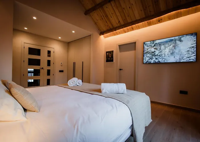 Newly Built 5 Bdrm Cozy In 公寓 *