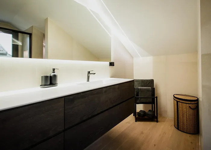 Newly Built 5 Bdrm Cozy In *