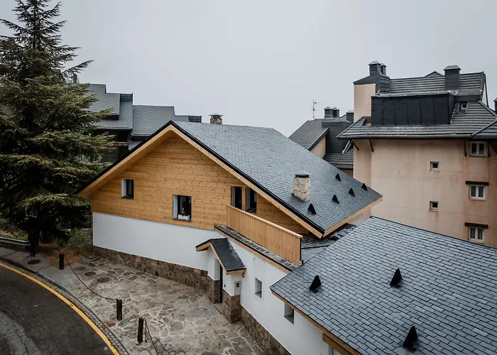 Newly Built 5 Bdrm Cozy In *