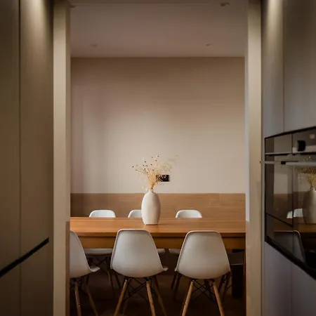 Newly Built 5 Bdrm Cozy In