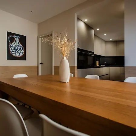 Newly Built 5 Bdrm Cozy In Daire