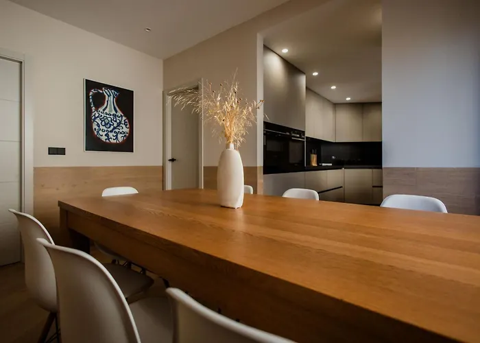 Newly Built 5 Bdrm Cozy In Διαμέρισμα