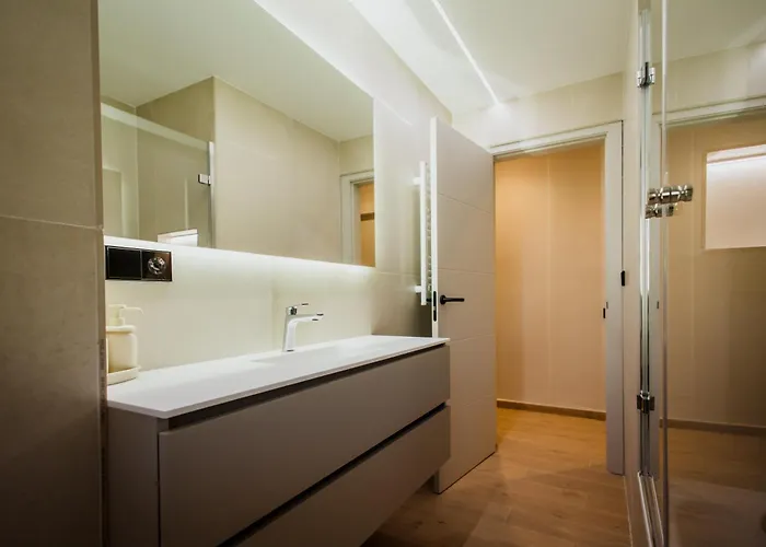 Newly Built 5 Bdrm Cozy In